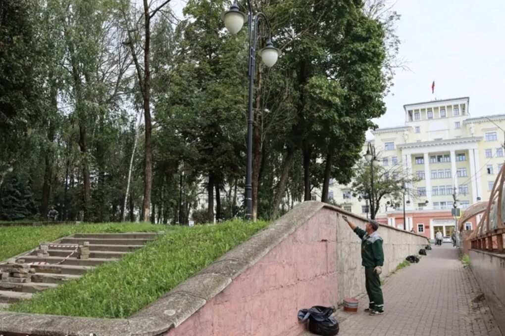 Смоленск 24 августа. Смоленский сквер. смоленский сквер челябинск. памятник возле октября смоленск. ул теркина смоленск.