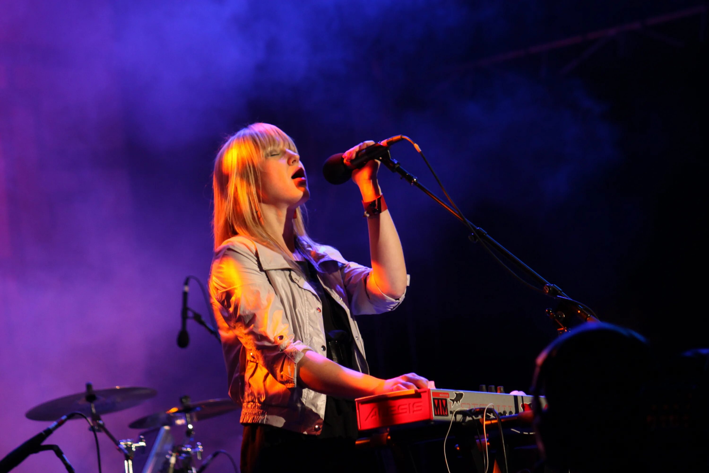 Mother mother inside deluxe. Mother mother плакат. Inside mother. Мазер мазер группа. Молли галдемонд.