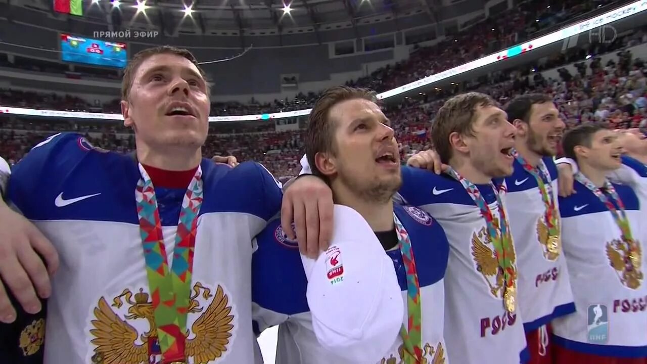 Мы бывшие спортсмены слушать. Исполнение гимна России на Олимпиаде. Гимн РФ поют. Спортсмены исполняют гимн РФ.