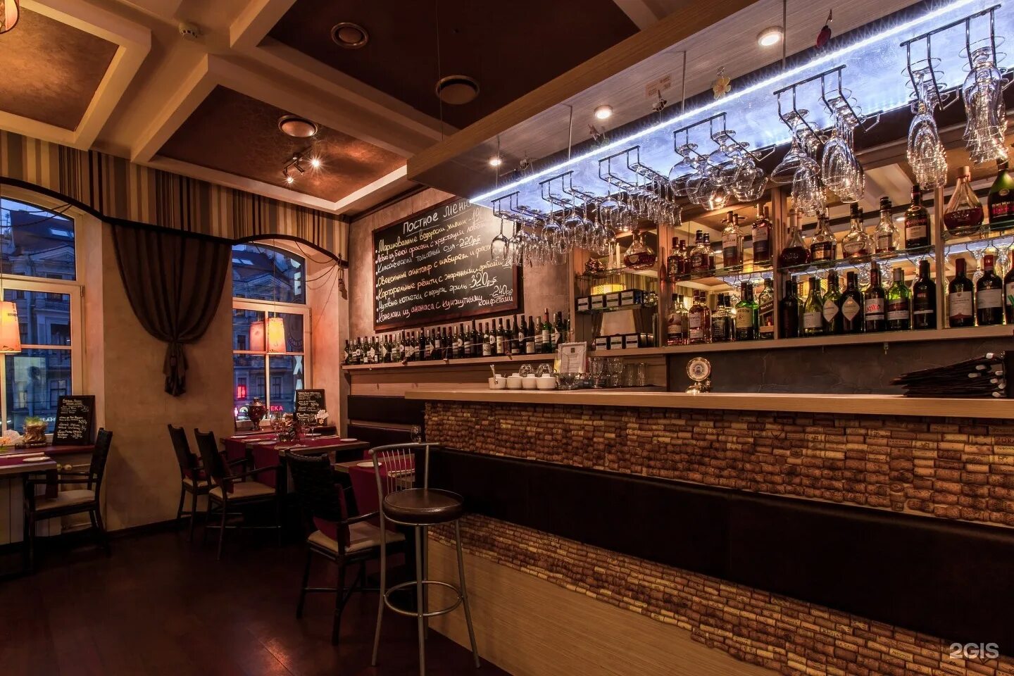 кафе в питере на невском. рестораны на невском спб проспекте. кафе на невском проспекте санкт-петербург. ресторан москва на невском. невский проспект библиотека кафе.