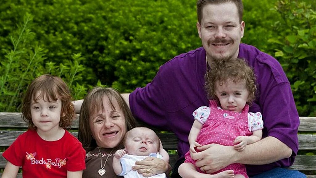 жюли депардье фото. стейси херальд дети 2019. красивые дети некрасивых родителей. страшные дети красивых родителей. роуэн аткинсон и его дочь.