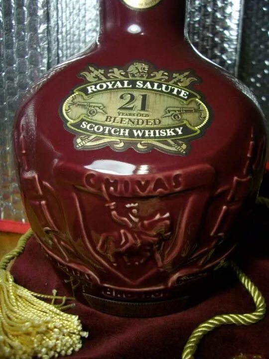 Шотландский виски Royal Salute 21. 21 Чивас бутылка. Бутылка из под виски Роял салют. Бутылка из под шотландского виски. Виски royal glenvart 0.7