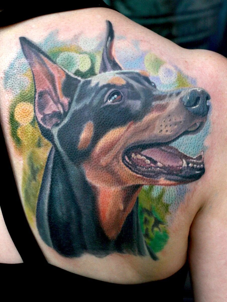 Тата доберман. Тату доберман эскиз для девушек. Доберман дотворк. Доберман тату реализм. Тату доберман на руке.