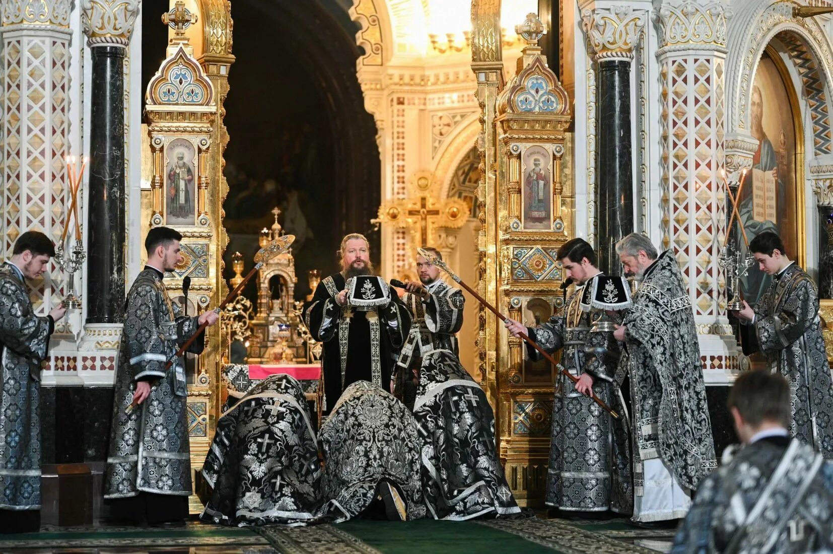 Елка в храме христа спасителя 2022. Храм христа спасителя елка зал. Патриарх литургия храм христа спасителя. Зал церковных соборов храма христа спасителя елка. Елка в храме христа спасителя 2022.