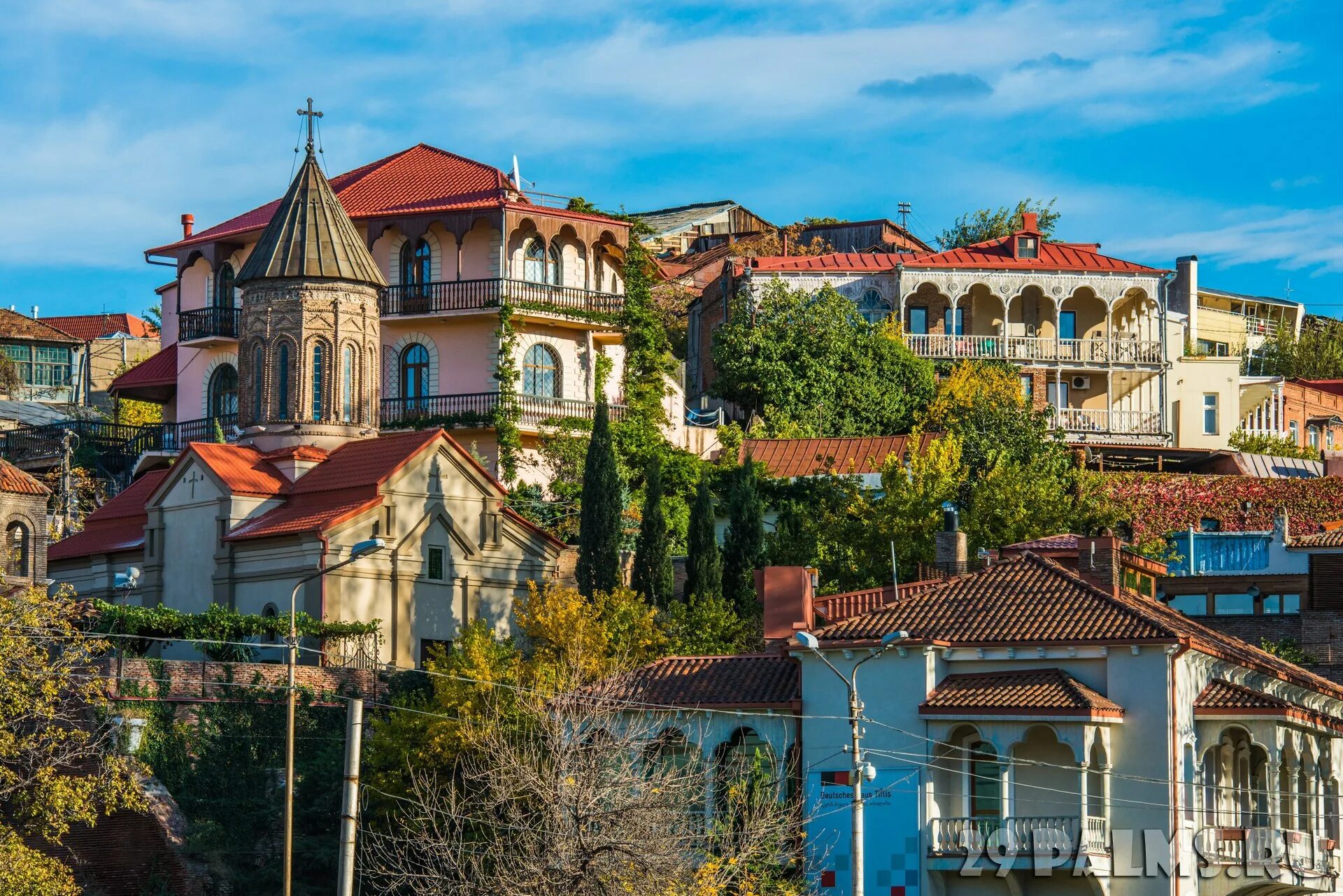 Tbilisi city. Грузия город Тбилиси. Грузия Тбилиси старый город. Грузия старый Тбилиси. Улочки Тбилиси.