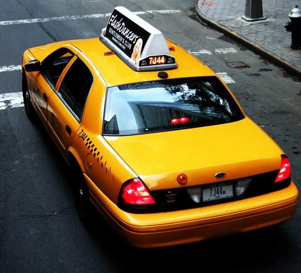 Машина "такси". Автомобиль «такси». Такса в машине. Таха машина.