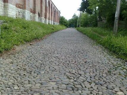 Дорога мощена