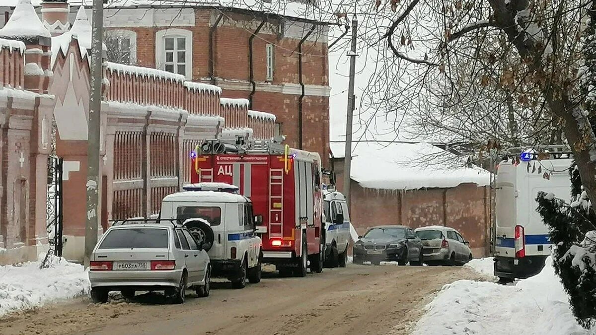 Закрыл 100 человек