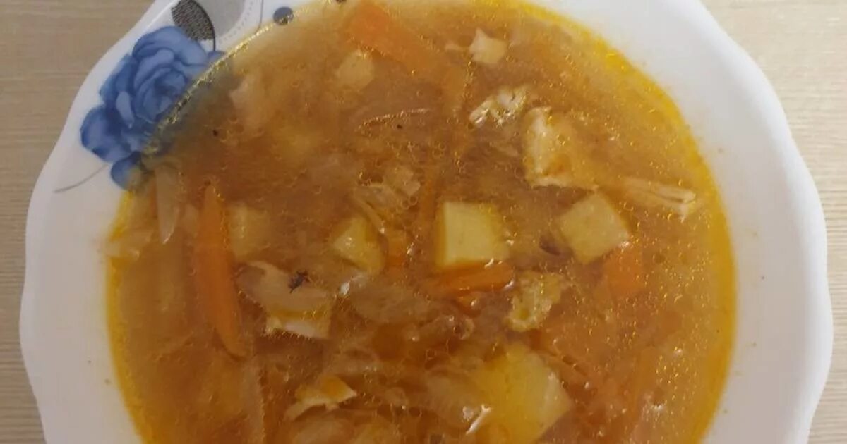 Щи из свежей капусты. Щи с капустой. Щи с картофелем. Щи из капусты и картофеля.