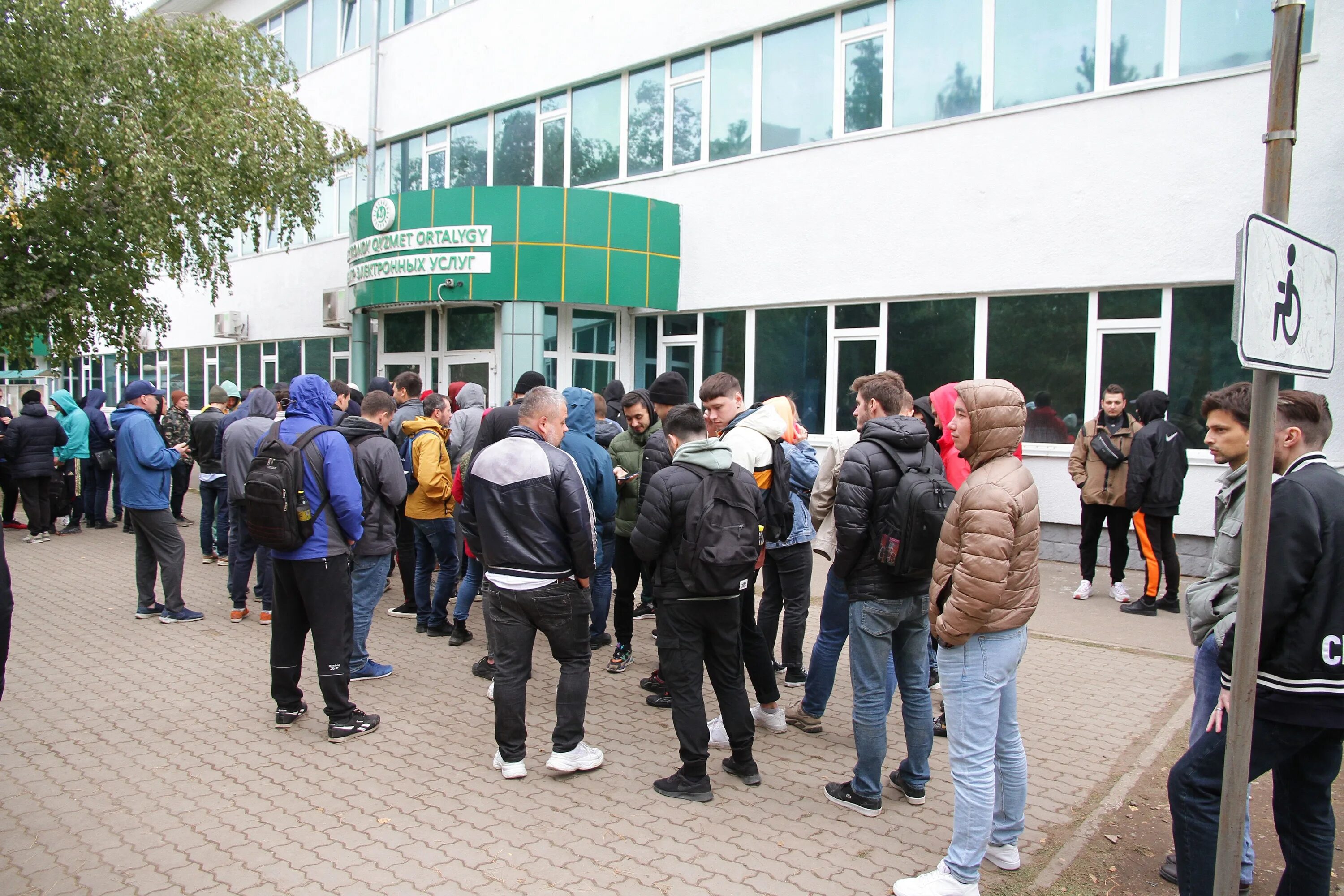 Войска кадырова. Очередь россиян на границе казахстана. Избиение осужденных в колонии. Мобилизованного судят. Осужденный.