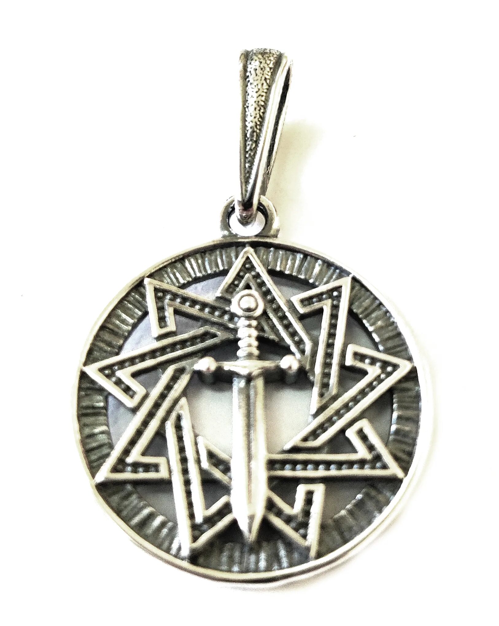 Оберёг для мужчин рыб. Оберег для близнецов. Оберег для рыб. Оберег знака рыбы. Талисман рыбы знак зодиака.