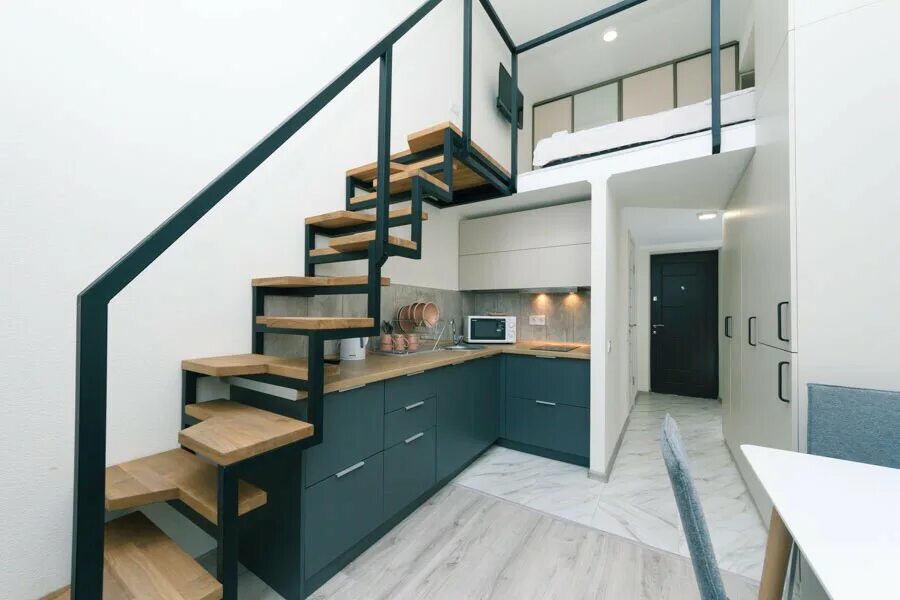 Двухуровневая квартира лофт. Двухуровневая однушка. Двухуровневый дом интерьер. Шикарная двухуровневая квартира. Двухуровневые студии 30кв.