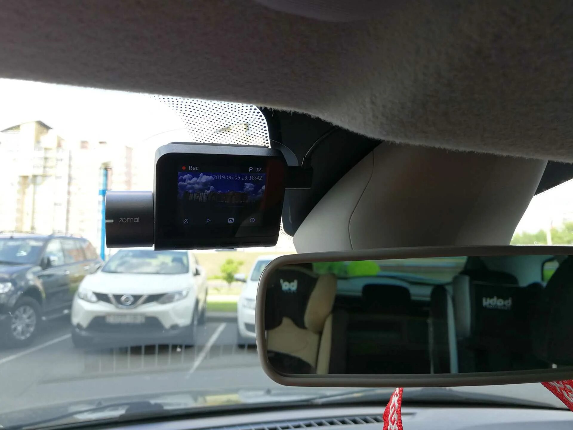 Как поставить регистратор. Видеорегистратор 70mai Dash cam Omni. Регистратор 70mai Dash cam Pro. Opel Astra j с регистратором 70mai.