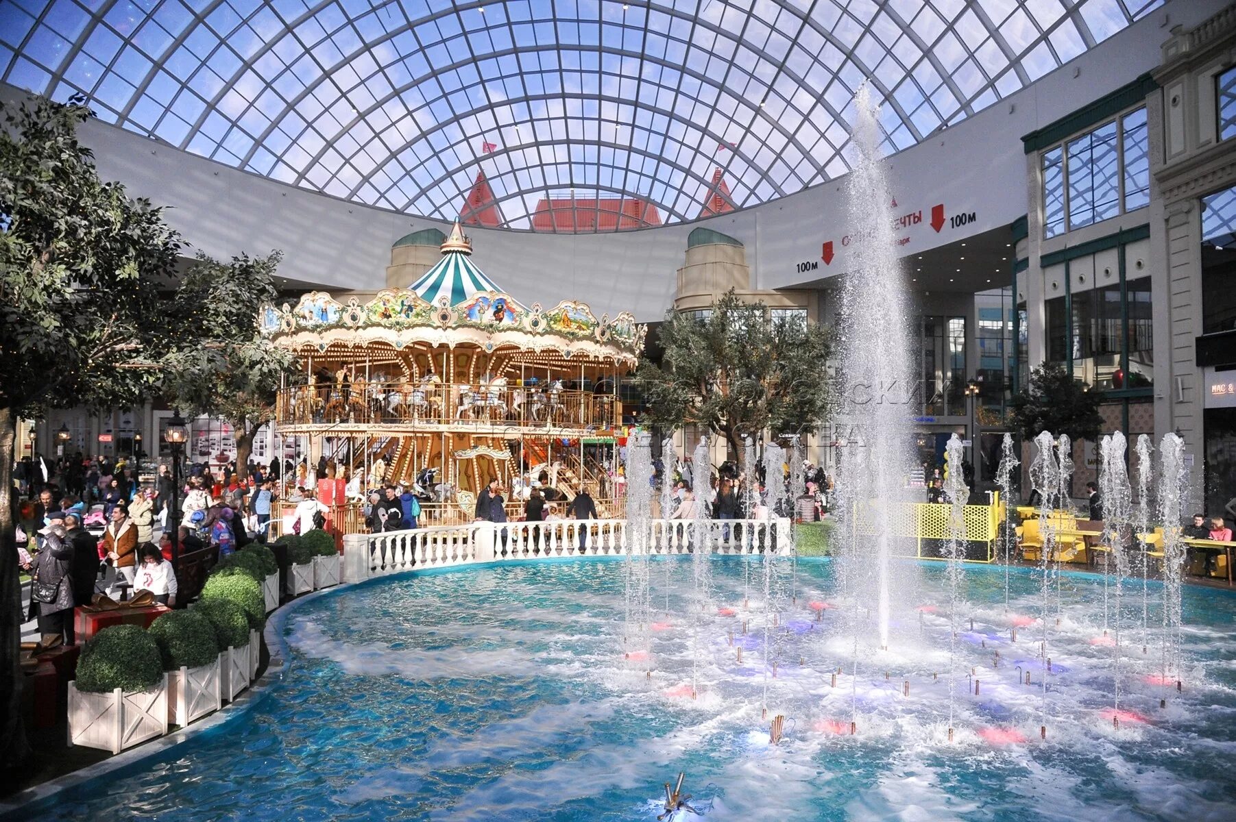 Парк аттракционов в москве остров мечты. Диснейленд в москве остров мечты. Дрим исланд парк в москве. Парк аттракционов в москве остров мечты. Парк мечты в москве аттракционы.