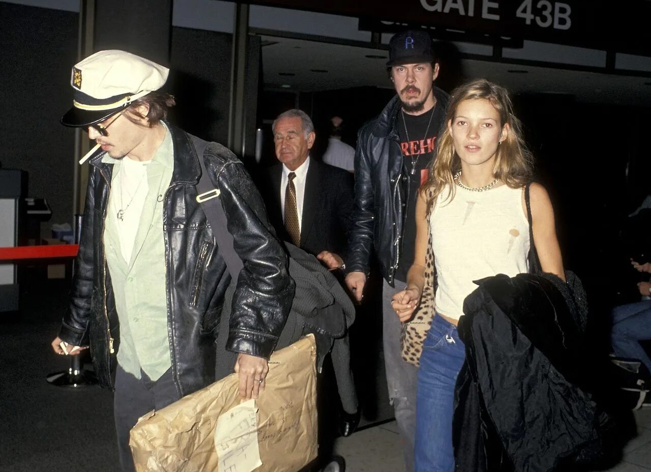 Кейт мосс депп. Kate moss and johnny depp. кейт мосс и джонни. джонни депп и кейт мосс в молодости. кейт мосс и джонни депп фото.