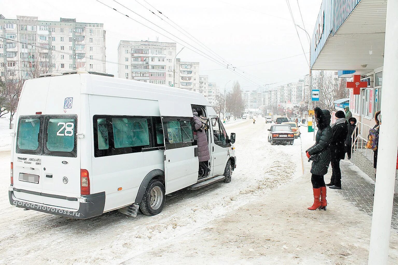 Маршрутное такси ульяновск. Маршрутка. Автобус зима. Маршрутка зимой. Микроавтобус зимой.