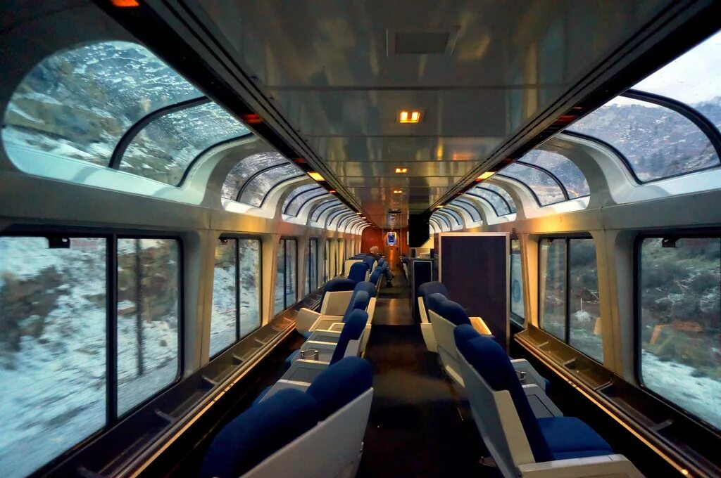 Разбил стекло вагона метро. Belmond andean explorer поезд. Поезд с прозрачной крышей. Поезд призрак в московском метро на кольцевой. Окно поезда.