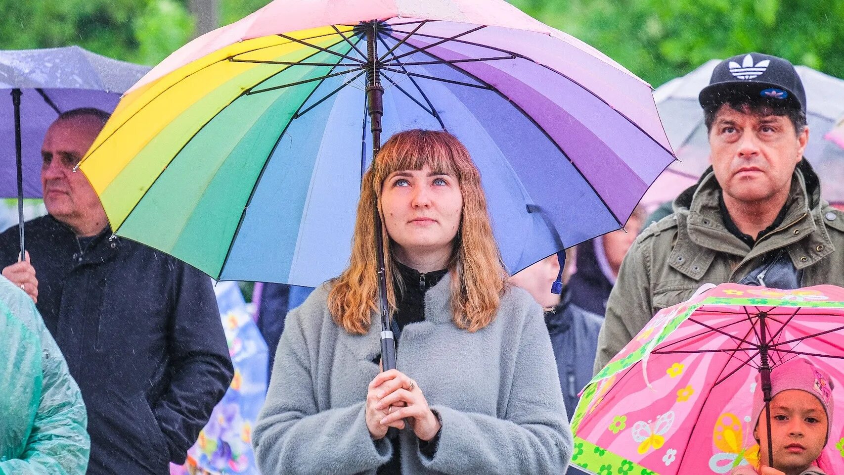 Праздник города Пермь 2022. День города Пермь. Зонт от Единой России. Праздник в Перми фото.