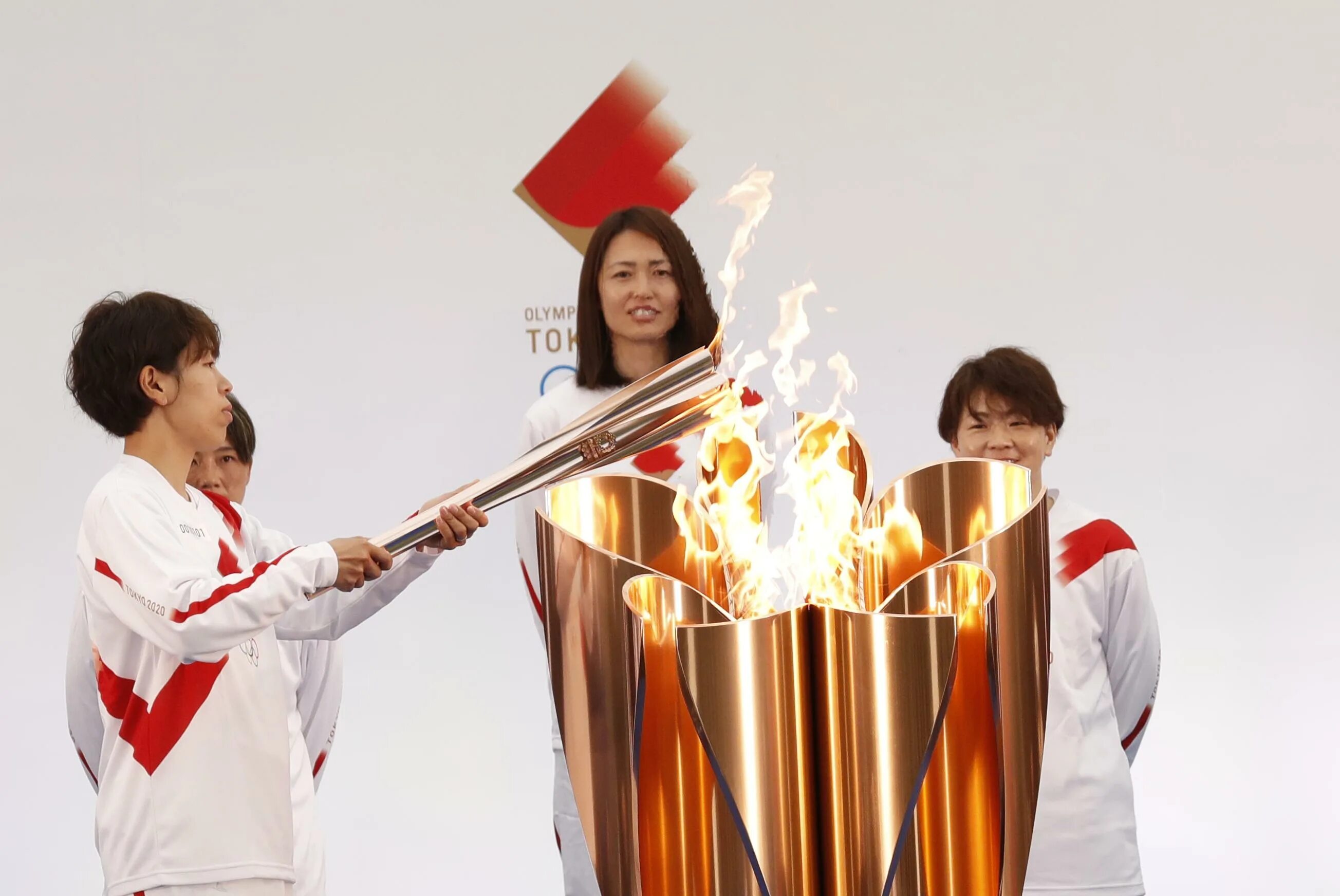 Tokyo 2020 olympics. Олимпийский огонь Токио 2020. Олимпийские игры в Токио 2021. Олимпийский огонь в Токио 2021. Олимпийский факел Токио 2021.