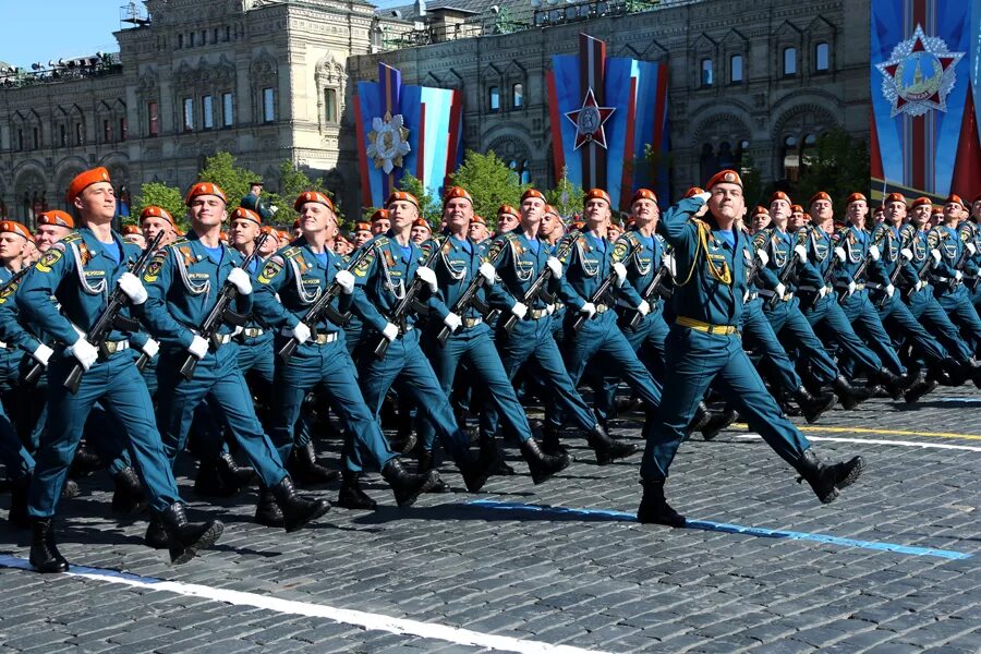 Военный парад в россии. Военный парад. Воинский парад на красной площади. Линейные войска Москва парад. Парад на красной площади флот.