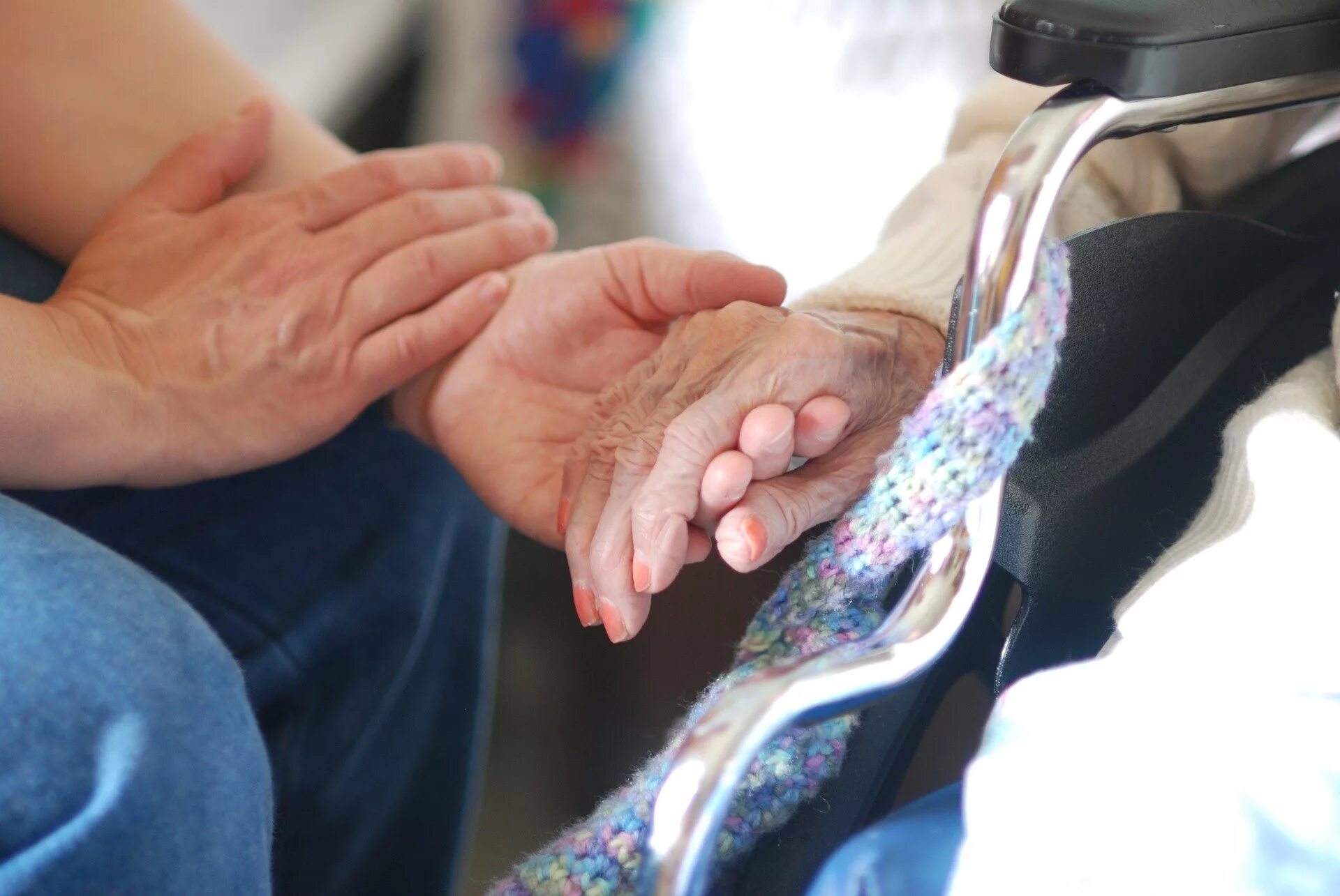 Социальная поддержка пожилых людей. Социальная помощь пожилым людям. Пенсионер инвалид. Социальный работник. Уход за престарелыми людьми добро