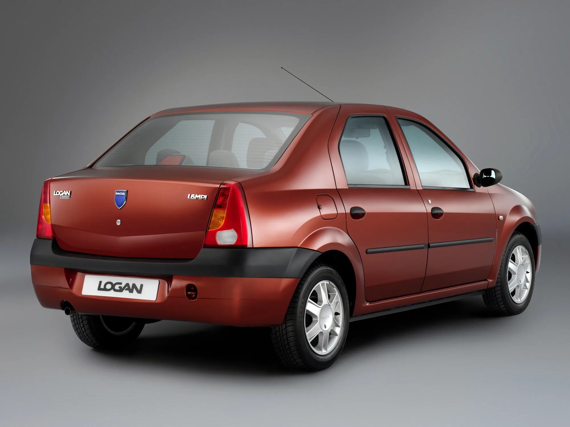 Рено 1 поколение. Рено Логан 1.6 2004. Рено Логан 1.4. Рено Логан 2004. Dacia Logan 2004.