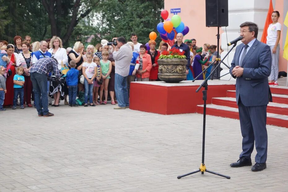 Кировский дк омск. ДК Кировский. ДК Кировский Красноярск. ДК Кировский Омск. Директор ДК Кировский Омск.