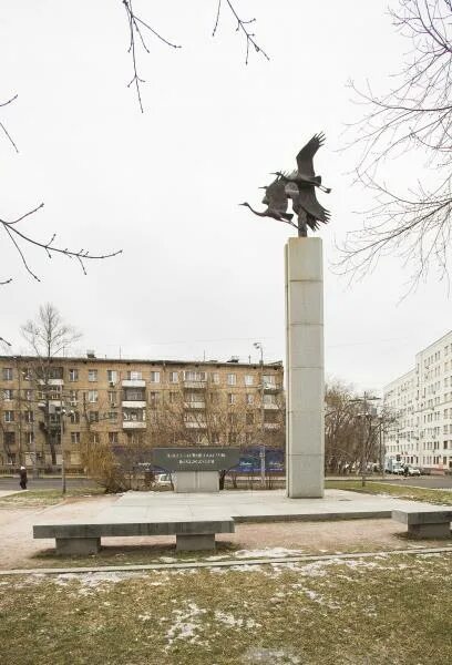 Дубровка памятник. Мемориал в память о жертвах терроризма на дубровке. Памятник жертвам норд-оста. Мемориал в память о жертвах терроризма на дубровке. Памятник жертвам норд-оста в москве.