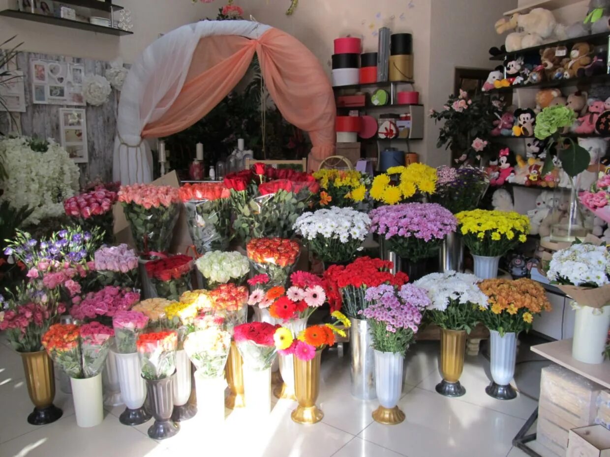 цветочный магазин внутри. цветочный магазин рядом. цветочный ряд цветы. оранж цветы спб. цветочный магазин санкт-петербург.