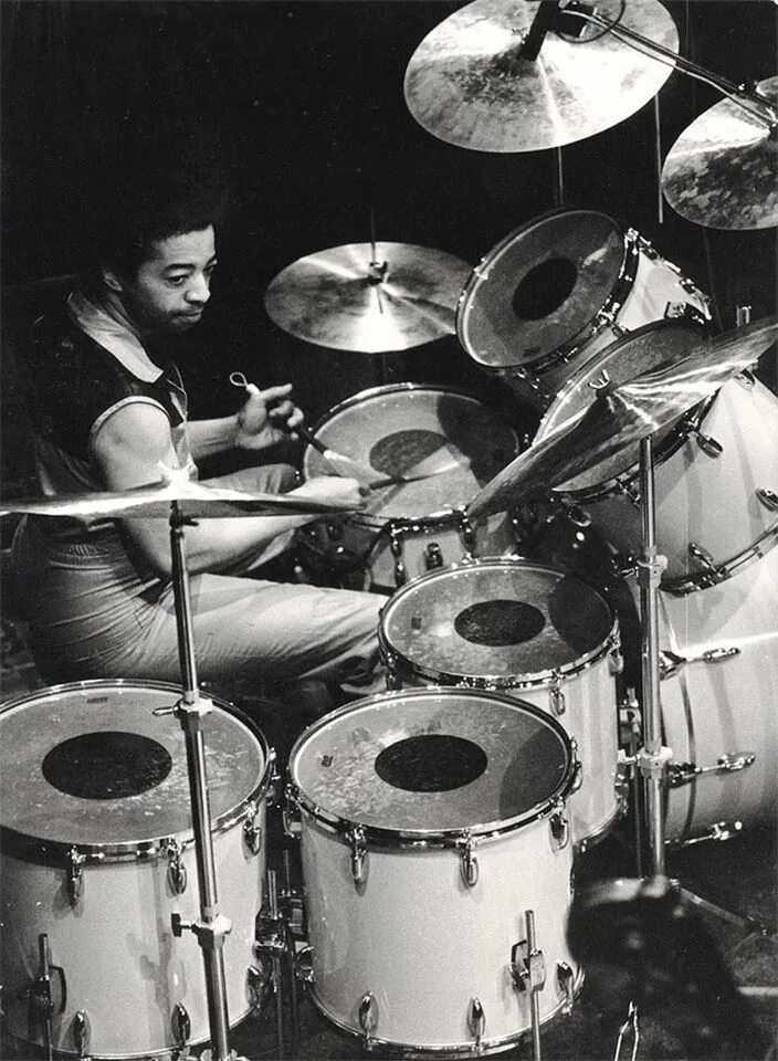 Tony williams. Tony williams drummer. тони уильямс (барабанщик). игра на барабанах. джазовый барабанщик.