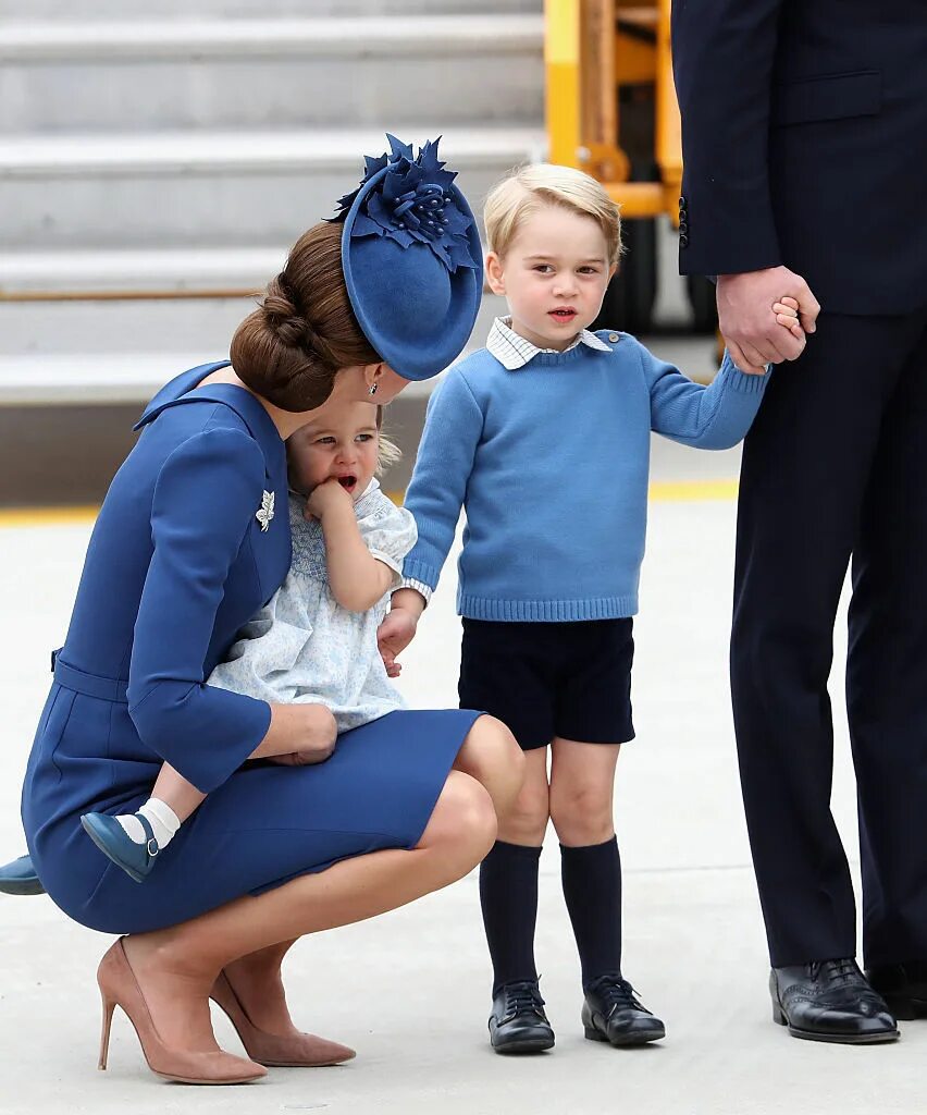 Фото кейт с детьми фотошоп. Принц Джордж. Кейт Миддлтон с детьми. Луи сын Кейт Миддлтон. Кейт Миддлтон с сыном.