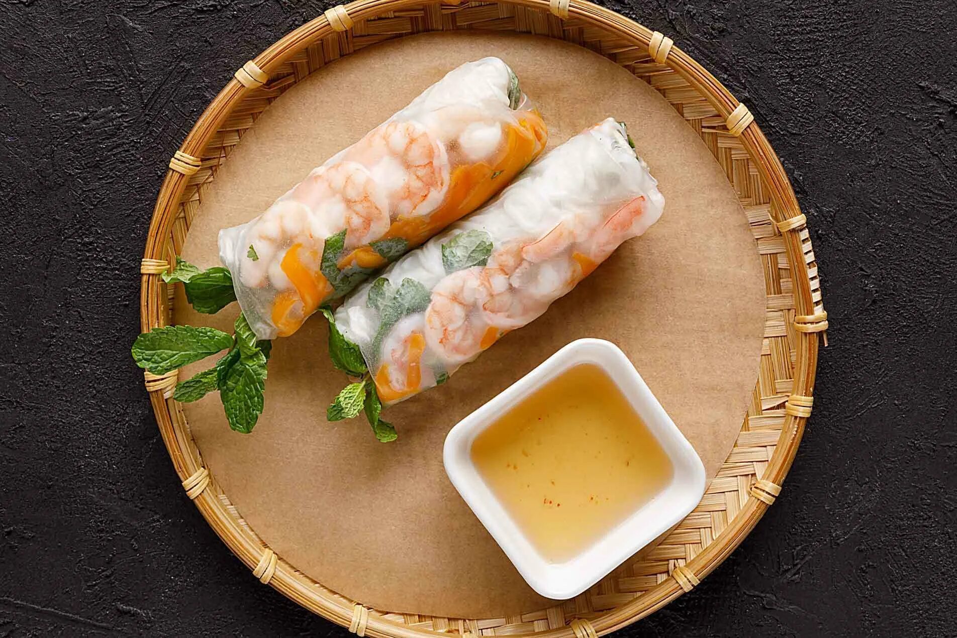 Спринг роллы это. Спринг роллы спринг роллы. Спринг ролл с курицей тануки. Спринг роллы. Спринг роллы жареные.