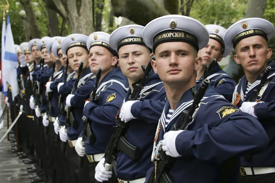 Служащий военно морского флота. Богатиков - экипаж одна семья. Балтийский флот ВМФ России форма. Срочники ВМФ РФ. Моряки Балтийского флота.