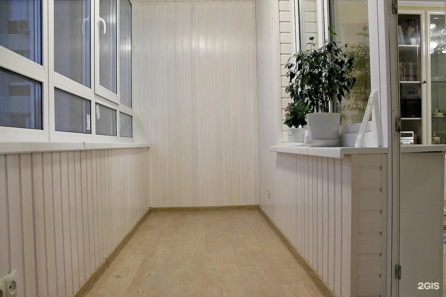 Дизайн балкона пластиковыми панелями. Балкон центр иркутск. Балкон центр иркутск. Компания центр-балкон, сафоново. Центр балкон.