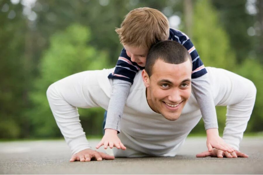 Yo father bongacam photo. Отец и сын. Папа и ребенок спорт. Отцы и дети спорт. Фотосессия папа и сын.