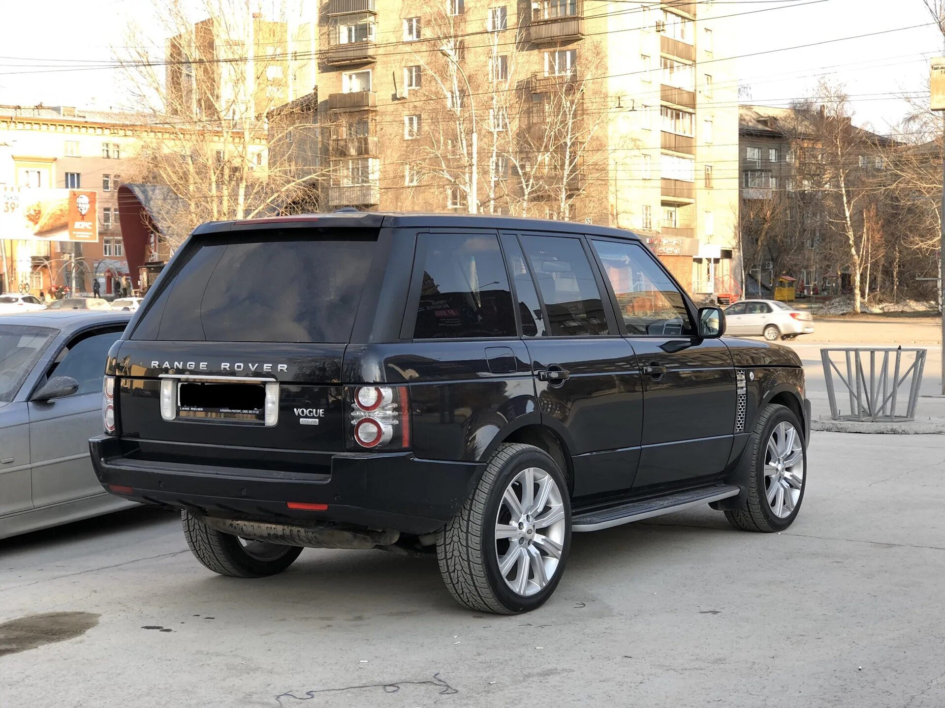 Шин range rover. Range rover r22. 285 45 22 на рендж ровер.