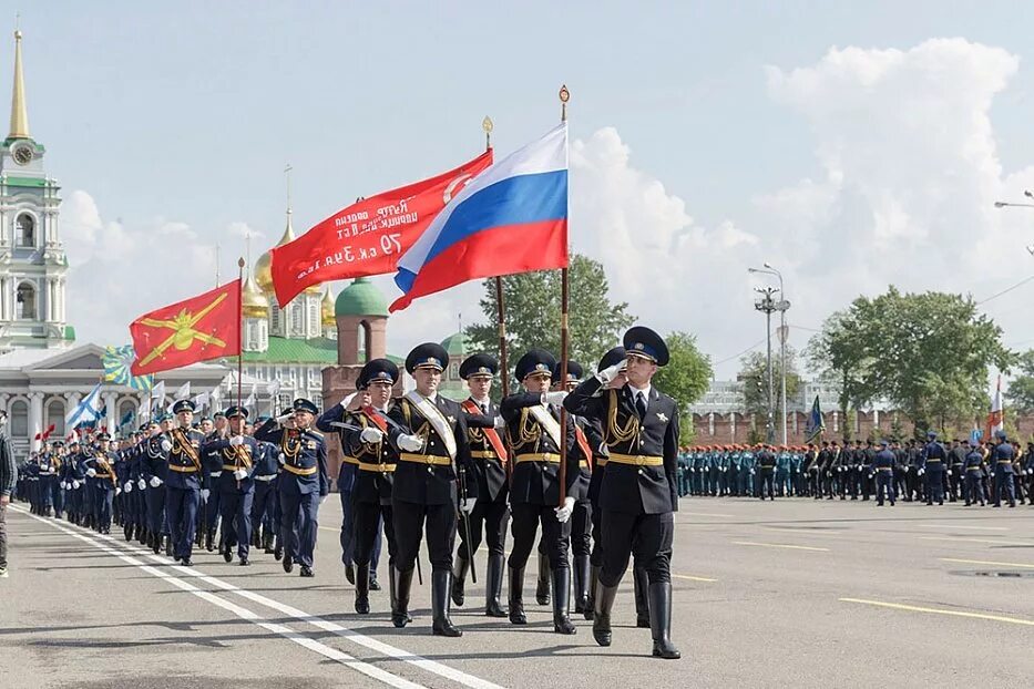 Подготовка к празднованию 9 мая. Площадь 9 мая тула. Парад 2021 на красной площади. Площадь куйбышева самара парад 9 мая. 9 мая площадь театрализация.