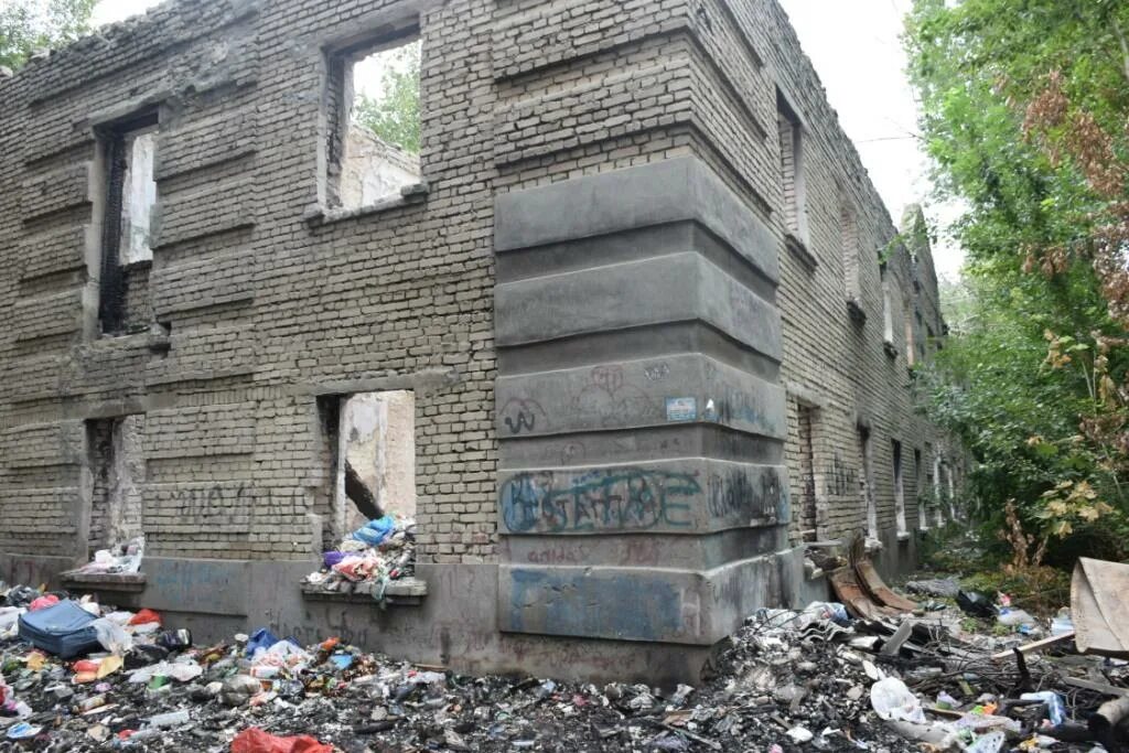 Снос расселенных домов. Снос расселенных домов. Хрущевка реновация в москве. Снесенный дом. Снос расселенных домов.