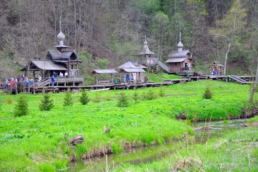 Сергиев посад святой источник гремячий. Гремячий водопад сергиев посад. Гремучий водопад в сергиевом посаде. Ручей гремячий пермь. Источник преподобного сергия радонежского гремячий ключ.