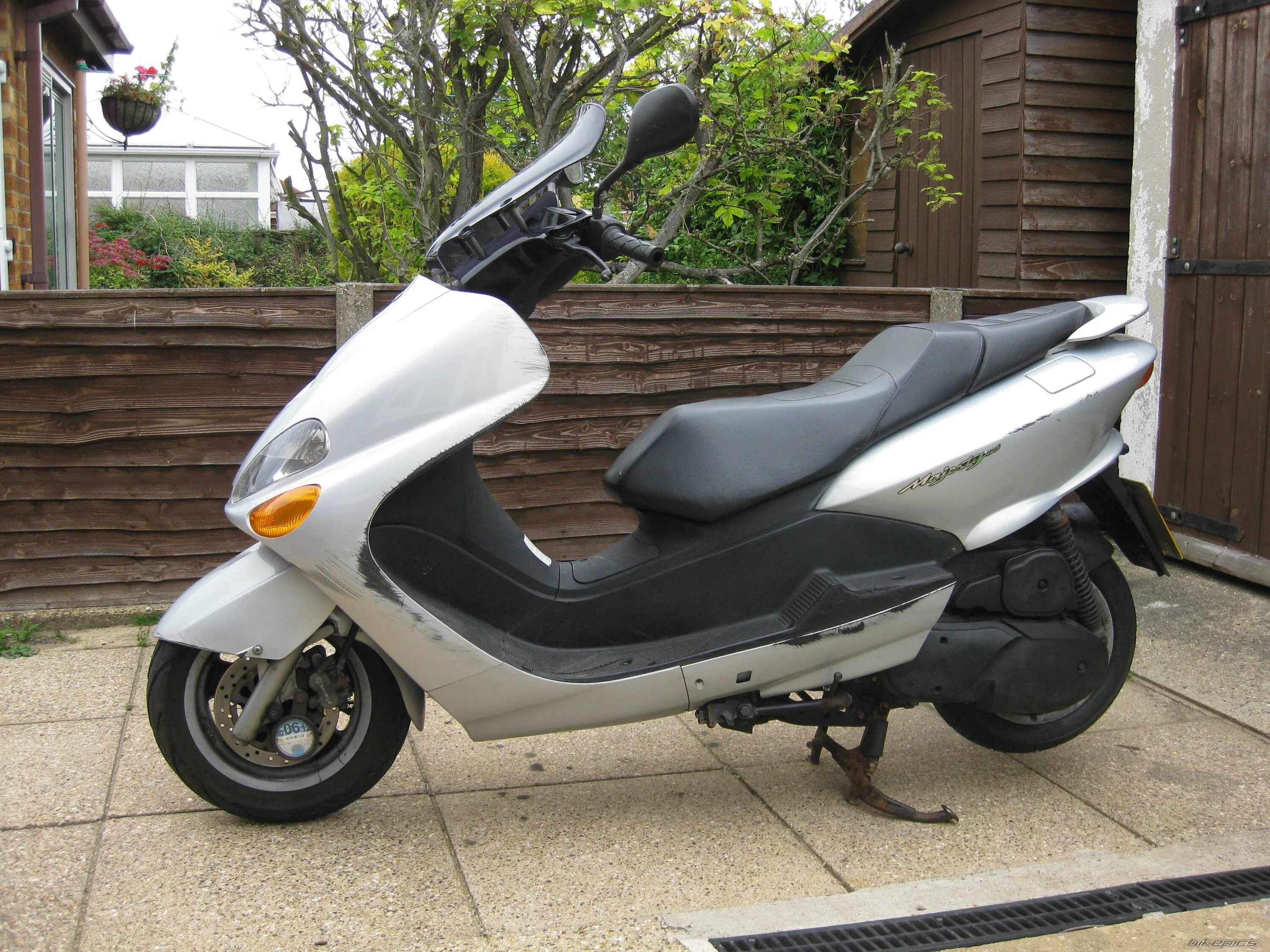 Majesty скутер. Yamaha grand majesty 400. Ямаха маджести 125. Скутер ямаха 250. Yamaha majesty 125.