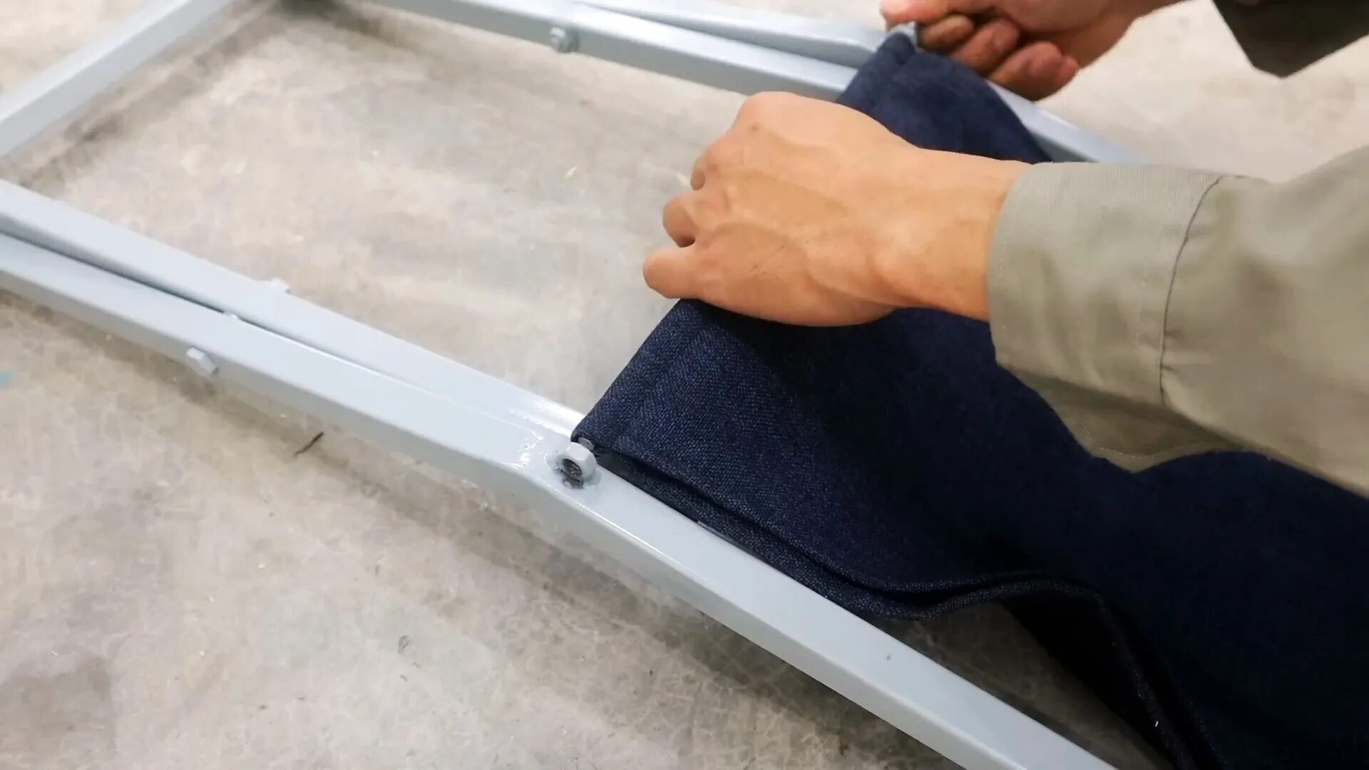 Отрезка профилей. Отрезка профилей. Станок отрезной по металлу под круг 300. Резка профиля кнауф для гипсокартона. Отрезка профилей.