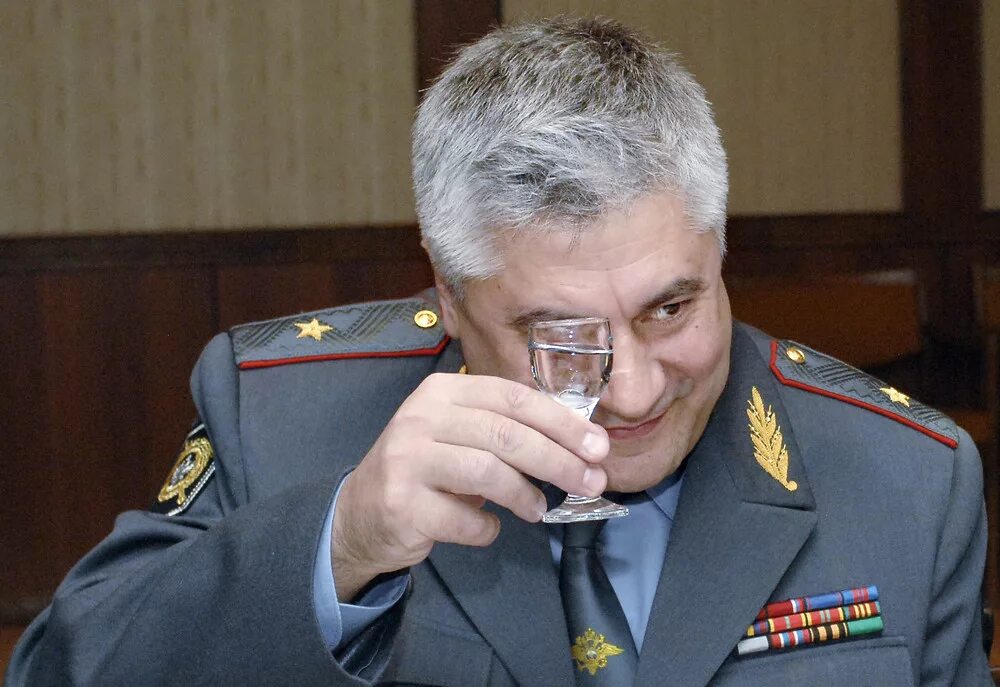 Колокольцев ушел в отставку. Колокольцев владимир александрович генерал. владимир колокольцев министр мвд. колокольцев александр владимирович. колокольцев михаил алексеевич.