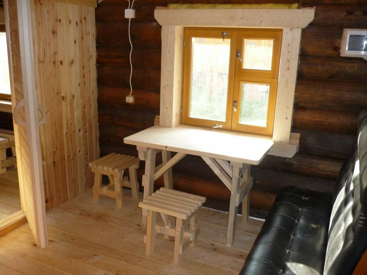 Окно в предбаннике. Окно в предбаннике. Мебель для предбанника. Окна в предбаннике бани. Пластиковое окно в предбанник.