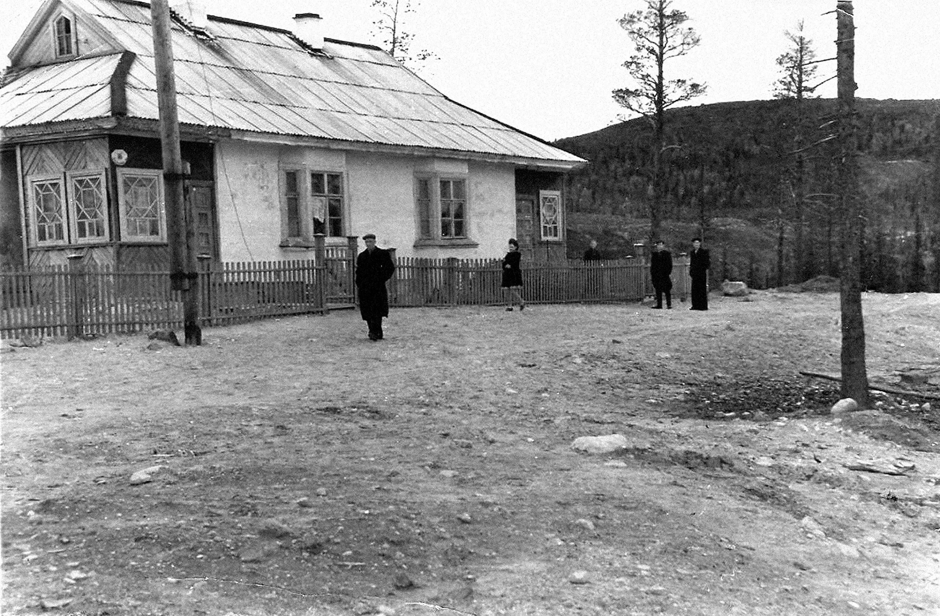 мончегорск фото ретро. старый город мончегорск. поселок мончегорск. кольский полуостров мончегорск. мончегорск поселок тростниковый.