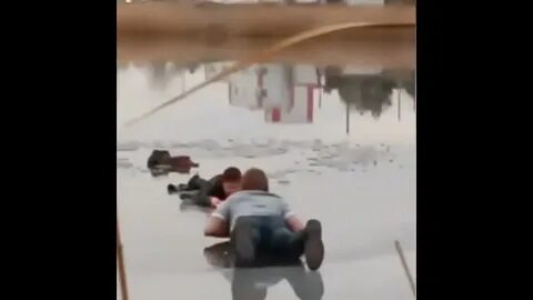 Мужчины спасли ребенка