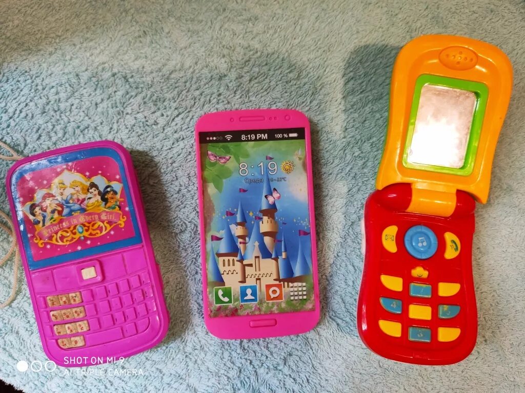 Детский телефон айфон. Игрушечный телефон. Телефон детский. Игрушечный телефон Nokia. Игрушечный детский смартфон похожий на настоящий.