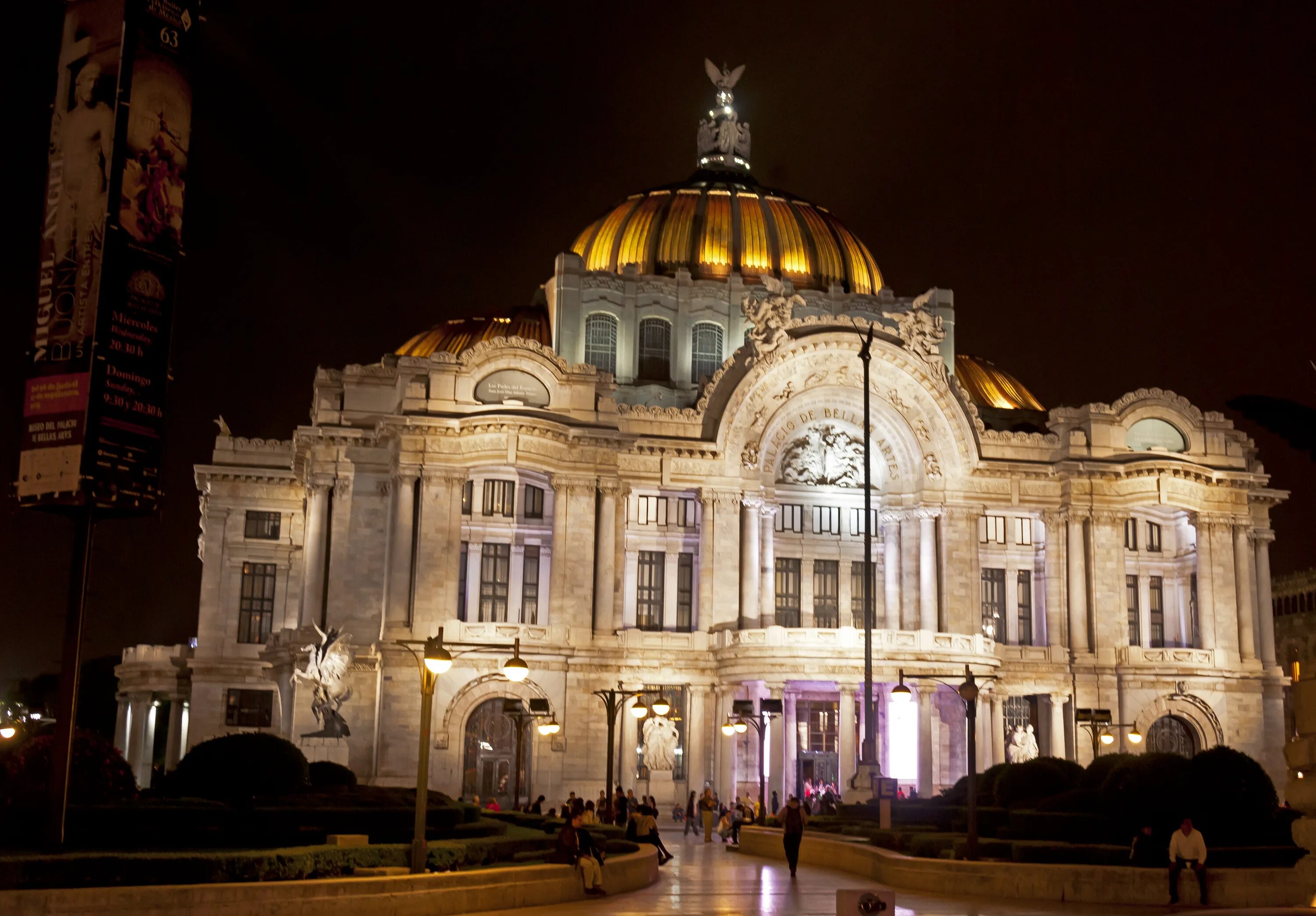 Дворец изящных искусств Мексика. Дворец искусств Мехико. Оперный театр Мехико. Дворец изящных искусств Паласио-де-Бельяс-Артес.