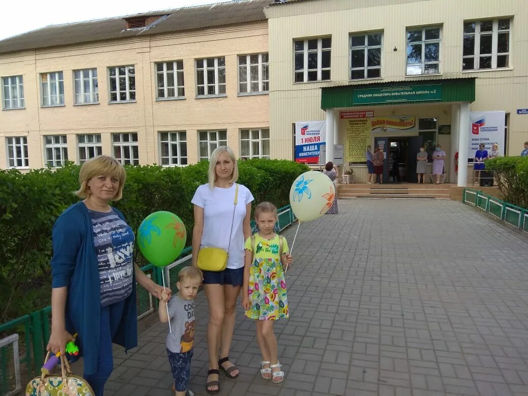 Новости людиново подслушано свежие сегодня. ДК Гогиберидзе Людиново. Людиново Калужская область. Школа 1 Людиново. Администрация города Людиново.