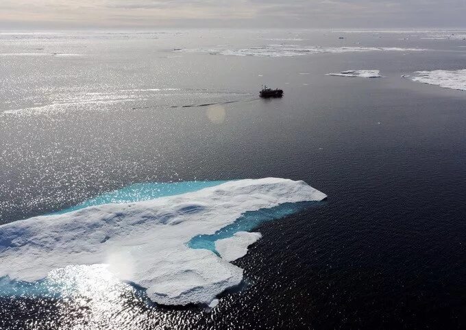 Море бофорта летом. Северный ледовитый океан аляска. Арктика. Море бофорта. Залив амундсена.