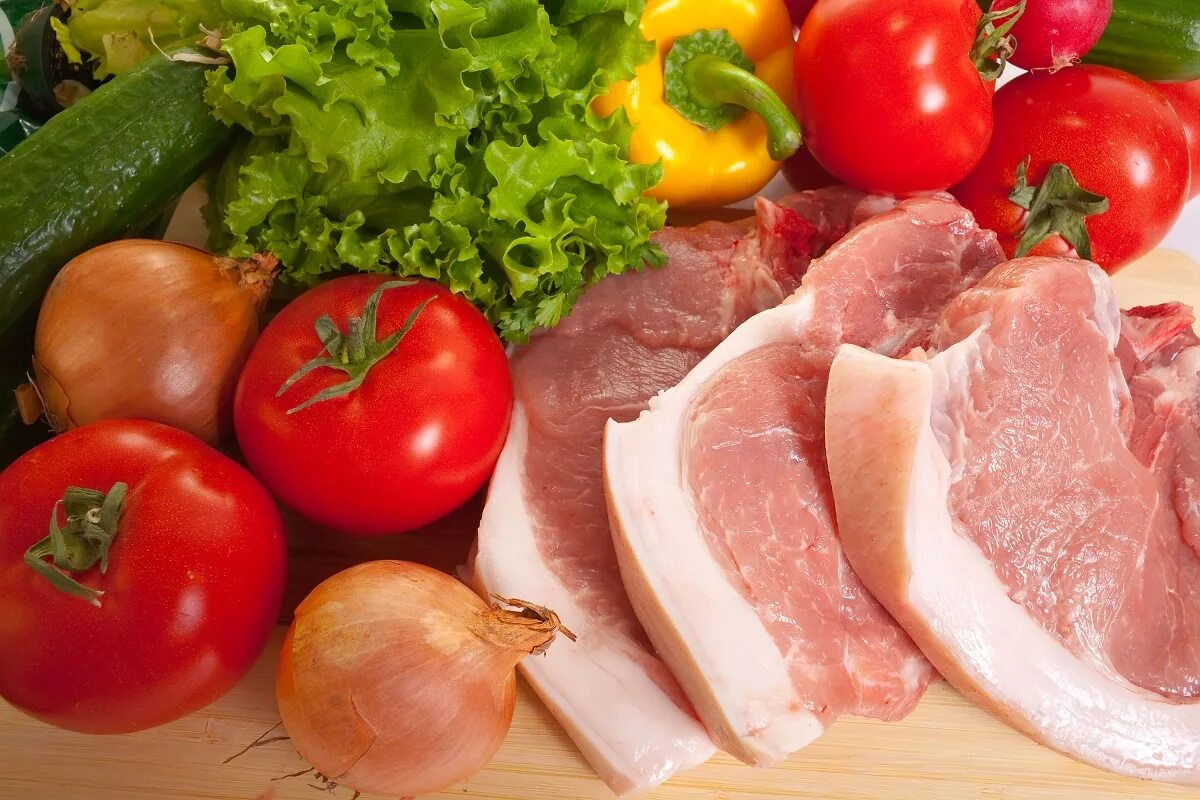Фрукты после мяса. Мясо овощи фрукты. мясо с овощами. свежее мясо. мясные и рыбные продукты.